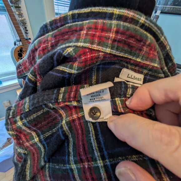 LL Bean Relaxed Women's Plaid Flannel Shirt - Picture 4 of 6